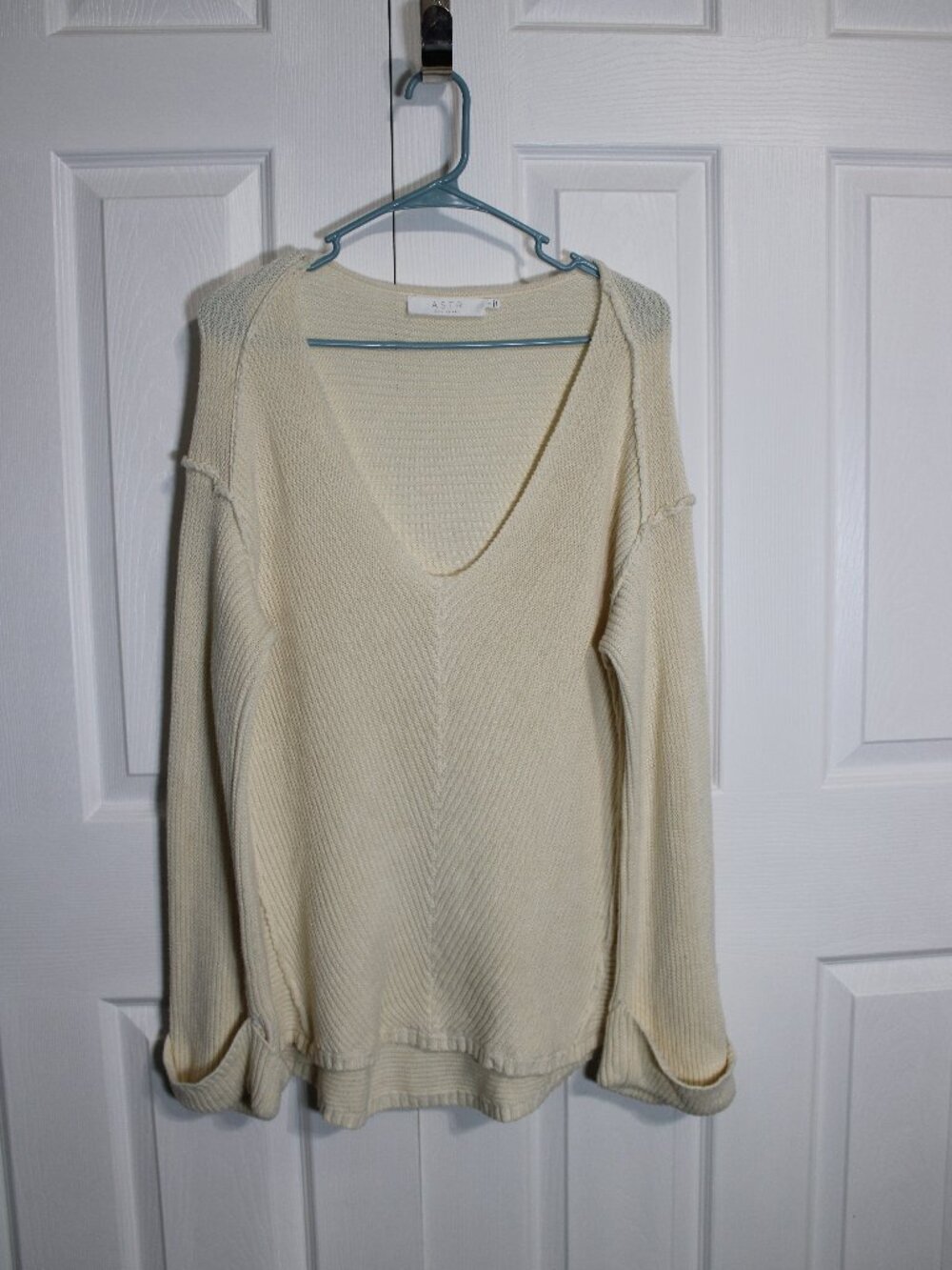 ASTR The Label Cream Ribbed V-Neck Tunic Sweater w/ Exposed Seams & Rolled Cuffs